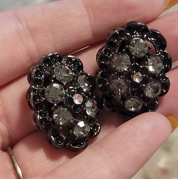 Clip On White and Black Crystal Earrings In Silver Inlay - Picture 5 of 6